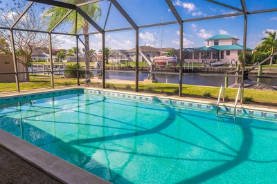 4 Advantages of Aluminum Pool Enclosures in Fort Myers, Florida